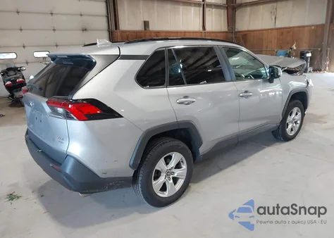 2021 Toyota Rav4 Xle z USA, uszkodzony, nr VIN 2T3P1RFV5MC180890